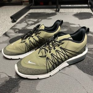 Mens Nike Airmax utility run size 7